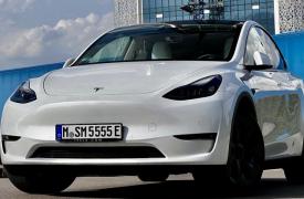 Tesla: Έκανε πραγματικότητα την πρώτη αυτόνομη παράδοση στο σπίτι νέου ιδιοκτήτη