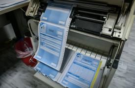 Φορολογικές δηλώσεις: Ελαφρύτερα εκκαθαριστικά για χιλιάδες - Ποιες ρυθμίσεις «ξεφουσκώνουν» τον λογαριασμό