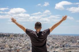 Youth Pass: Ξεπερνούν τις 66.700 οι αιτήσεις για την ψηφιακή χρεωστική κάρτα των 150 ευρώ