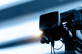 Νέο τοπίο διαφάνειας στα ΜΜΕ: Υποχρεωτική η δημοσιοποίηση ιδιοκτησίας και κρατικής διαφήμισης