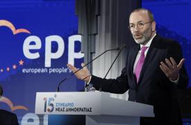 Ένας παντοδύναμος πρόεδρος για την Ευρώπη: Ο Βέμπερ ζητά συγχώνευση Κομισιόν και Συμβουλίου