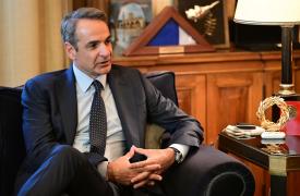 Ο Μητσοτάκης «Παμ!» και η «σκόνη» που σήκωσε το «καρφί» Τσίπρα