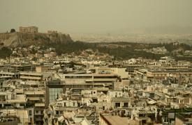 Επιμένει η αφρικανική σκόνη - Η Αθήνα «πνίγεται» με 30άρια