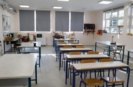 Δημογραφική κατάρρευση της Ελλάδας: Άδεια θρανία, κενά στρατόπεδα και έλλειψη εργαζομένων