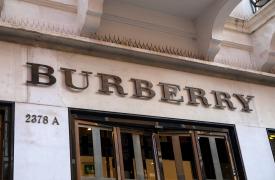 Burberry: Μικρότερη από τις προβλέψεις η πτώση των πωλήσεων - Κέρδη 8% για τη μετοχή