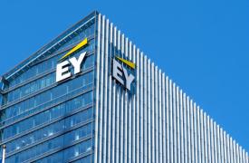 ΕΥ Ελλάδος: Ρεκόρ εσόδων 247 εκατ. το 2025 - Σταθερή ανάπτυξη 18,7% την τελευταία πενταετία