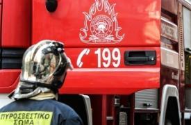 Φωτιά τώρα στο εκπτωτικό χωριό στα Σπάτα