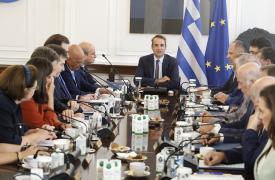 Υπουργικό Συμβούλιο: Στο επίκεντρο Ταμείο Ανάκαμψης, ακρίβεια, σχολεία και χωροταξικά