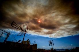 ΕΠΕ: Οδηγίες προστασίας από την έκθεση στον καπνό και τα αιωρούμενα σωματίδια