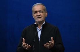 Ιράν: Ο Πεζεσκιάν κατηγορεί την κυβέρνησή του για την αύξηση του πληθωρισμού