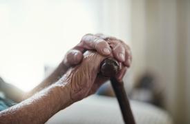 Δημογραφικό: Στα 81,4 χρόνια το προσδόκιμο ζωής στην Ευρωπαϊκή Ένωση λόγω της μακροζωίας των γυναικών - Πού ζουν οι μακροβιότεροι Έλληνες