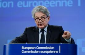 Κυρώσεις των ΗΠΑ: «Άνεμο μακαρθισμού» καταγγέλλει ο πρώην επίτροπος Μπρετόν