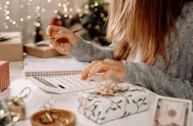 Νωρίτερα θα καταβληθούν τα επιδόματα φέτος τα Χριστούγεννα