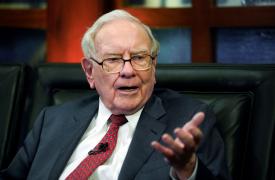 Berkshire Hathaway: Μείωση λειτουργικών κερδών - Ο Μπάφετ προειδοποιεί για αβεβαιότητα λόγω δασμών