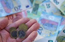 Ο σταυρός της Κίμπερλι και του Τραμπ - Το στυλ του Προέδρου της Βουλής - Τα πήρε η Μενδώνη