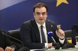 Μεσοπρόθεσμο: Η μεγάλη υπέρβαση εσόδων, τα ισχυρά πλεονάσματα και το «μήνυμα» για επιπλέον μέτρα στήριξης