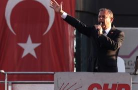 Τουρκία: Δικαστήριο καθαιρεί τον αρχηγό της αξιωματικής αντιπολίτευσης Οζγκιούρ Οζέλ