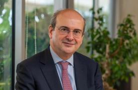 Χατζηδάκης: Μείωση της ανεργίας, αύξηση των μισθών, Ψηφιακή Κάρτα Εργασίας, βελτιώνουν τη ζωή των εργαζομένων