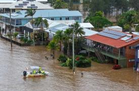 Αυστραλία: Σφοδρές βροχοπτώσεις στο ΒΑ τμήμα - Μαίνονται οι πυρκαγιές στα ΝΑ