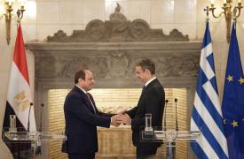 Λαχανοντολμάδες και σπανακόπιτα νοστιμίζουν την ελληνοαιγυπτιακή φιλία - Το κεφάλι του Κυρανάκη στον Θύμιο - Νίκος υπέρ Ζωής