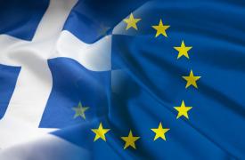 Κομισιόν: Εύσημα στην Ελλάδα για τη συμφωνία στις συλλογικές συμβάσεις