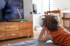 Μ. Βρετανία: Διπλάσιο χρόνο περνούν τα νήπια μπροστά στις οθόνες - Οι συστάσεις του ΠΟΥ