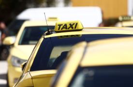 Υπ. Υποδομών: Τοποθετούνται απινιδωτές σε μετρό και ταξί