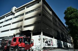 Υπό έλεγχο η πυρκαγιά σε αποθηκευτικό χώρο επιχείρησης στον Κολωνό