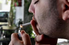 Αυξήσεις φόρων 80% στα τσιγάρα με πάνω από 6 ευρώ το πακέτο στην Ελλάδα ίσως φέρει οδηγία της ΕΕ