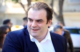 Πιερρακάκης: Απάντηση στην ακρίβεια η αύξηση εισοδημάτων - Νέες ελαφρύνσεις το 2026
