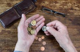 Καταφύγιο η σύνταξη για όσους θέλουν να προλάβουν την αύξηση των ορίων ηλικίας - Νέο «κύμα» αιτήσεων το 2025