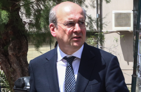 Χατζηδάκης: Παρακολουθούμε τις εξελίξεις στη Μ. Ανατολή - Σε εφαρμογή τα πρώτα μέτρα για τους Έλληνες στην περιοχή