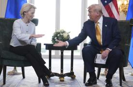 Bloomberg: Η ΕΕ θα προτείνει την άρση δασμών στις ΗΠΑ για να ικανοποιήσει τον Τραμπ