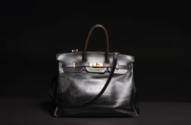 Η πρώτη Birkin του οίκου Hermès πουλήθηκε σε δημοπρασία έναντι 8,58 εκατ. ευρώ