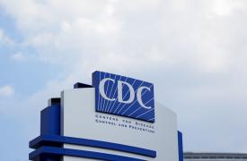 CDC: Πρώην στελέχη προειδοποιούν για «καταστροφικές» πολιτικές δημόσιας υγείας της κυβέρνησης Τραμπ