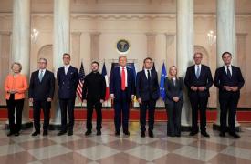 Τραμπ: Επικοινωνία με Πούτιν για συνάντηση με Ζελένσκι - FT: Η Ουκρανία θα αγοράσει όπλα 100 δισ. δολαρίων