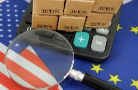 Politico: Η Ευρώπη όλο και πιο κοντά στην ενεργοποίηση του «εμπορικού μπαζούκα» κατά των ΗΠΑ