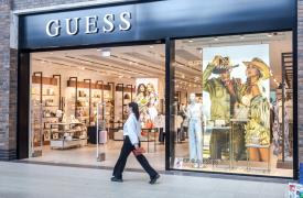 Στα χέρια της Authentic Brands η Guess - Αποχωρεί από το Χρηματιστήριο