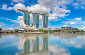 Η Σιγκαπούρη «πέφτει με τα μούτρα» στη μάχη της τεχνητής νοημοσύνης
