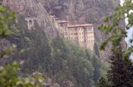 Οι τουρκικές αρχές έδωσαν άδεια για Θεία Λειτουργία στην Παναγία Σουμελά της Τραπεζούντας στα «Εννιάμερα της Παναγίας»