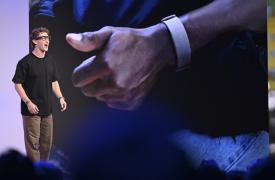 Νέα «έξυπνα» γυαλιά με οθόνη από την Meta αξίας 799 δολαρίων