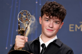 Emmys 2025: Ο 15χρονος Όουεν Κούπερ του «Adolescence» έγινε ο νεότερος νικητής βραβείου