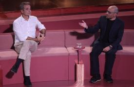 Συζήτηση Μητσοτάκη με τον Ντέμη Χασάμπη στο Ηρώδειο για το AI