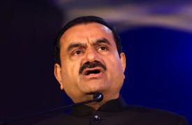 Adani: Επενδύσεις 100 δισ. δολαρίων έως το 2035 σε data centers με πράσινη ενέργεια και AI