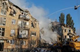 Ουκρανία: Τρεις νεκροί από ρωσική επίθεση στο Κίεβο - Ο Ζελένσκι ζητά νέες κυρώσεις κατά της Ρωσίας