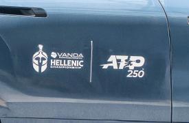 Με πολυτελή υβριδικά αυτοκίνητα οι μετακινήσεις Τσιτσιπά και Τζόκοβιτς στην Αθήνα