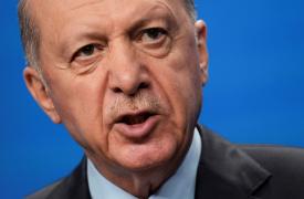 Ερντογάν: Δεν θα επιτρέψουμε να παραβιαστούν τα δικαιώματά μας - Πυρά για τις δηλώσεις στην τριμερή