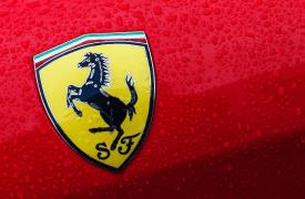 Η Ferrari κυκλοφόρησε το πρώτο πλήρως ηλεκτρικό της όχημα - Πτώση για τη μετοχή
