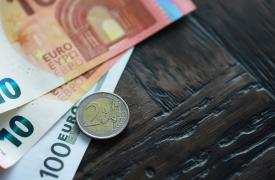 Μπαράζ πληρωμών ξεκινάει στις 25/11 - Πότε θα πληρωθούν συνταξιούχοι, εργαζόμενοι και άνεργοι