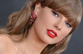 H Taylor Swift έκανε δωρεά 1 εκατ. δολαρίων στον οργανισμό Feeding America